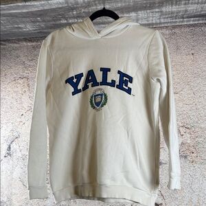 Yale University small Hoodie Sweater. C1